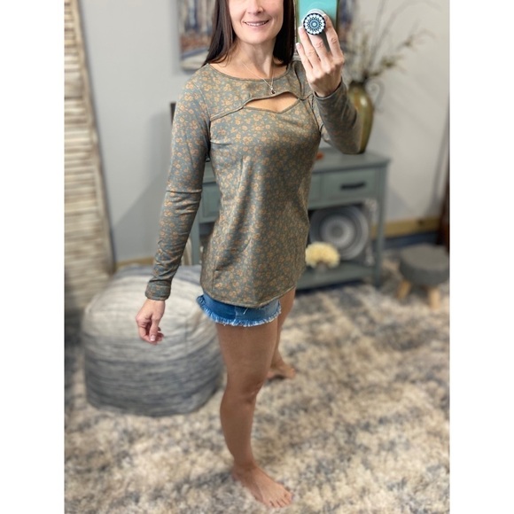 Floral Cut Out Bust Cleavage Long Sleeve Round Neck Soft Loose Top Gray 0422 - Picture 5 of 8